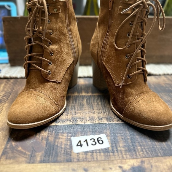 x2B ankle boots brown size 7 3-1/2 heel new zips on side laces front. - Picture 5 of 6